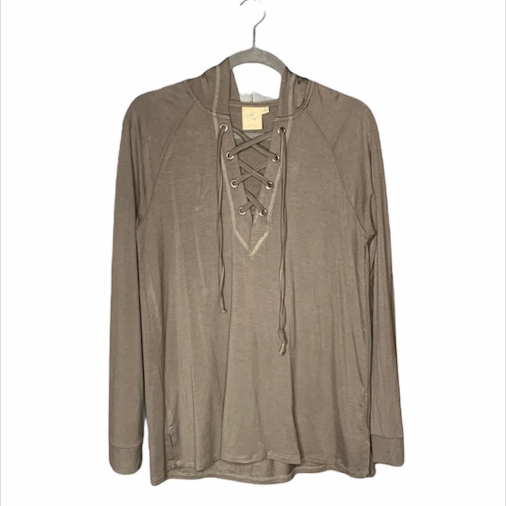 WHITE CROW Light weight hooded long sleeve lace up shirt.